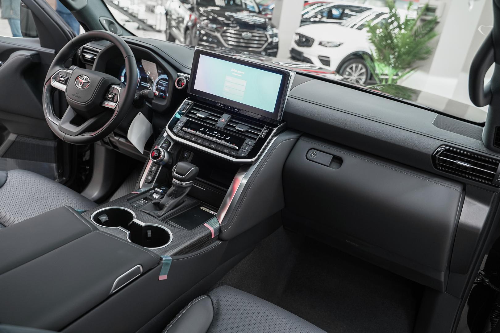 Toyota Land Cruiser 2025, черный, ДЦ Орехово