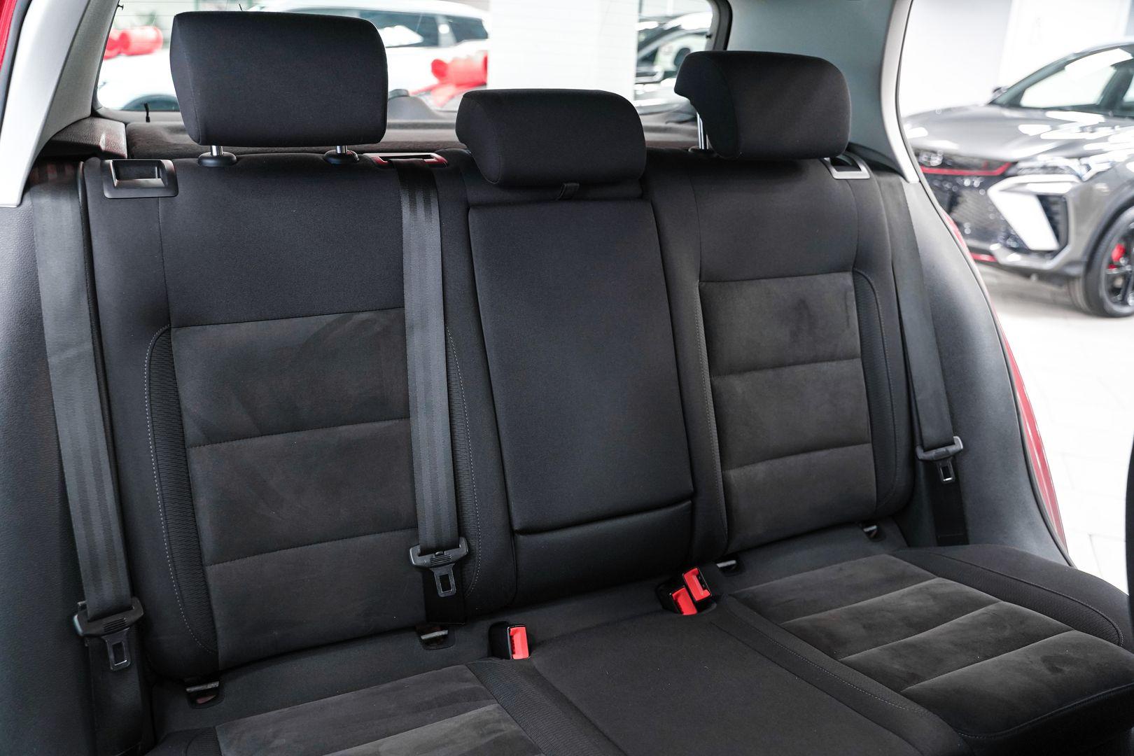 Volkswagen Golf 2010, красный, ДЦ Орехово