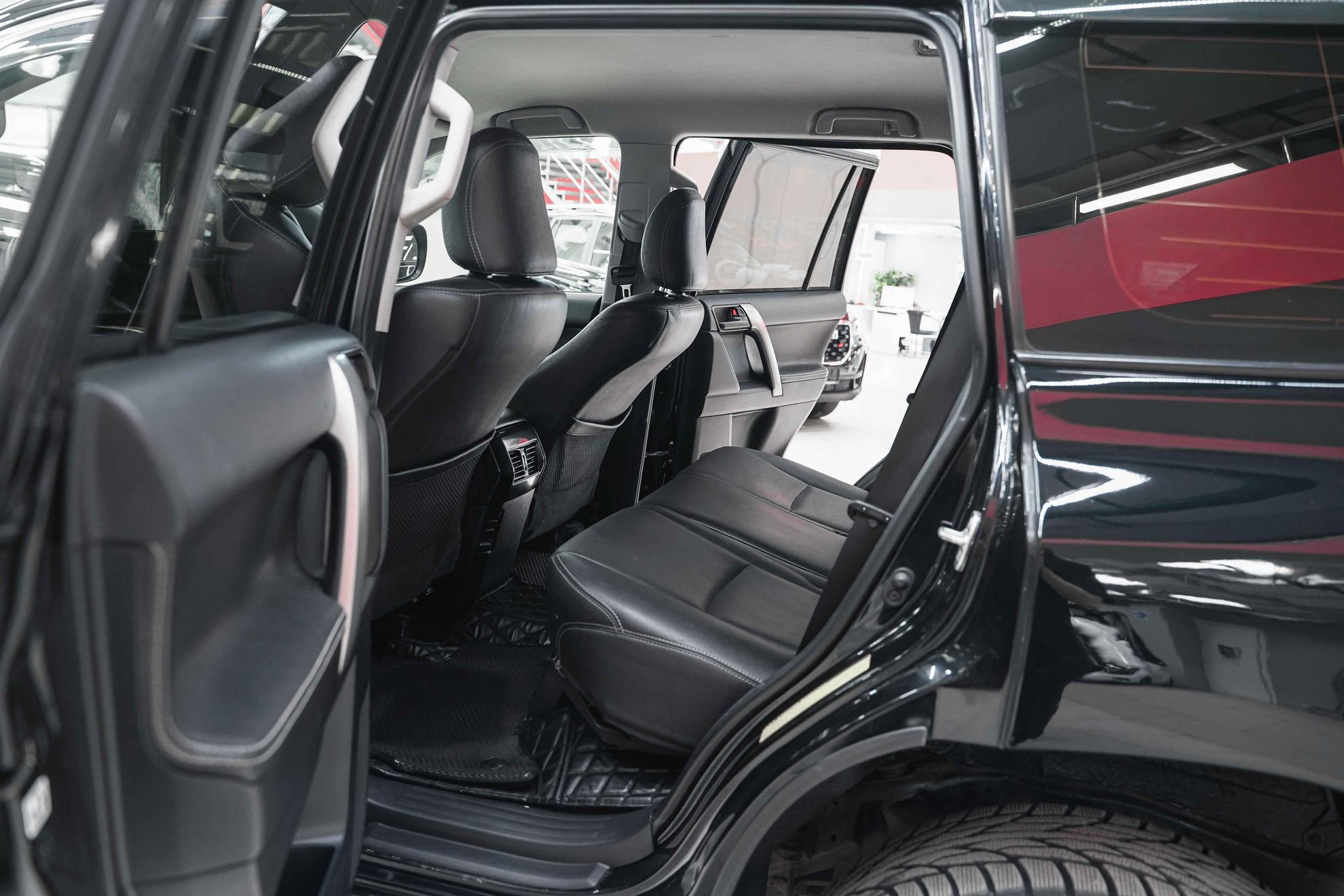 Toyota Land Cruiser Prado 2013, черный, ДЦ Орехово