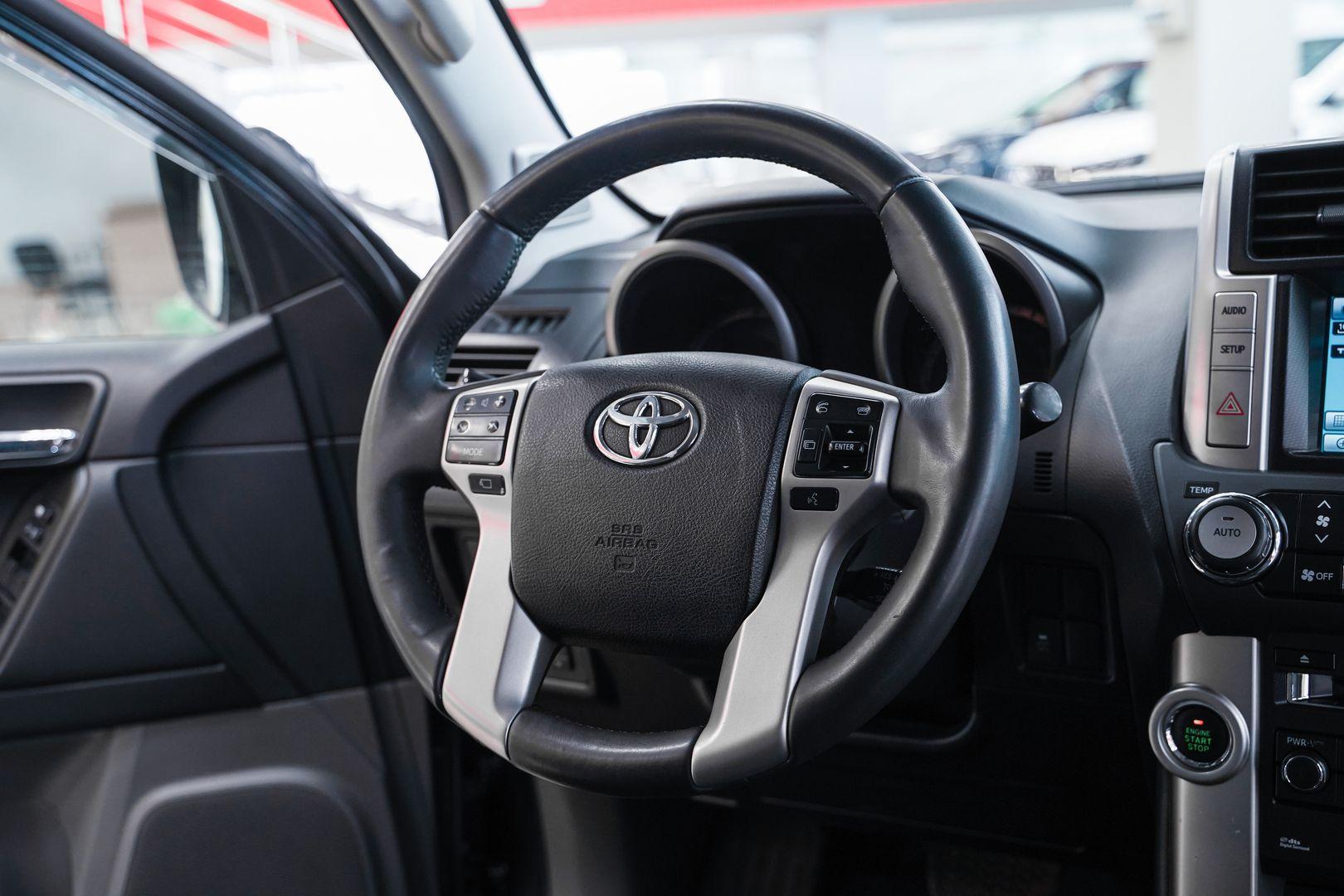 Toyota Land Cruiser Prado 2010, серый, ДЦ Орехово