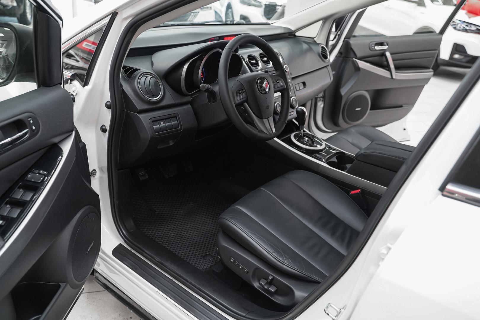 Mazda CX-7 2011, белый, ДЦ Орехово