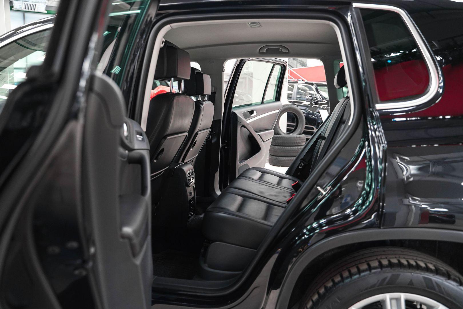 Volkswagen Tiguan 2012, черный, ДЦ Орехово