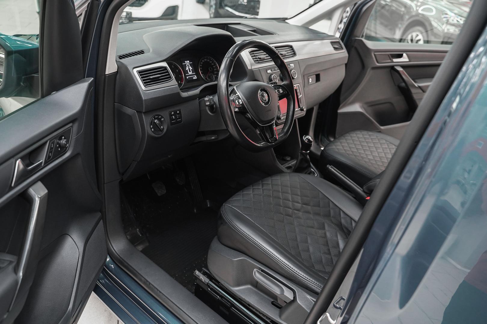 Volkswagen Caddy 2018, зеленый, ДЦ Орехово