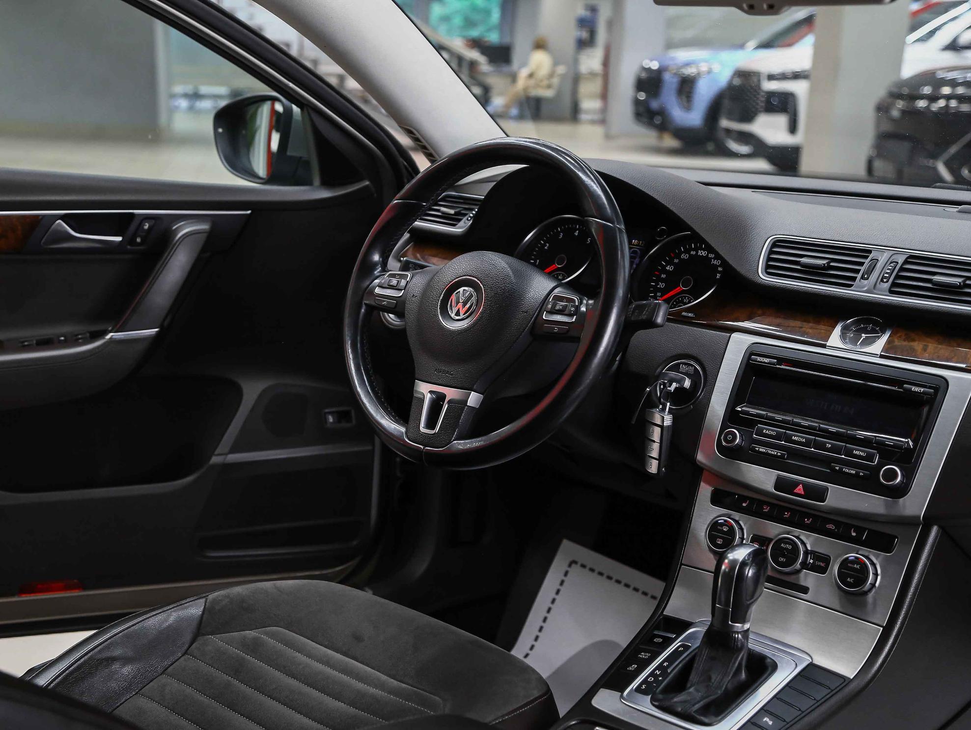 Volkswagen Passat 2012, бежевый, ДЦ Орехово