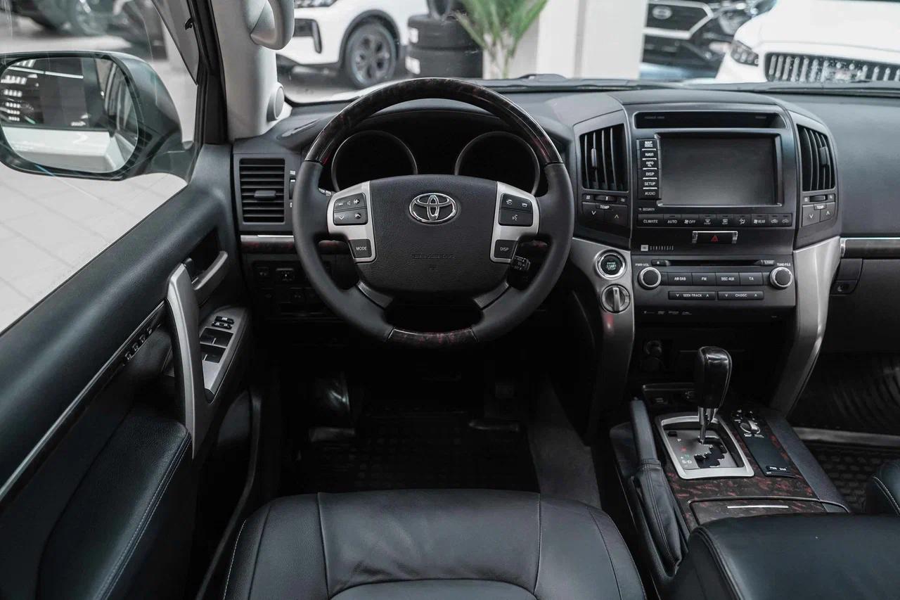 Toyota Land Cruiser 2011, серебряный, ДЦ Орехово