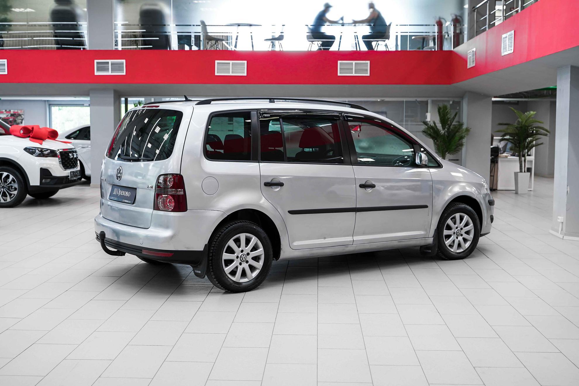 Volkswagen Touran 2008, серебряный, ДЦ Орехово