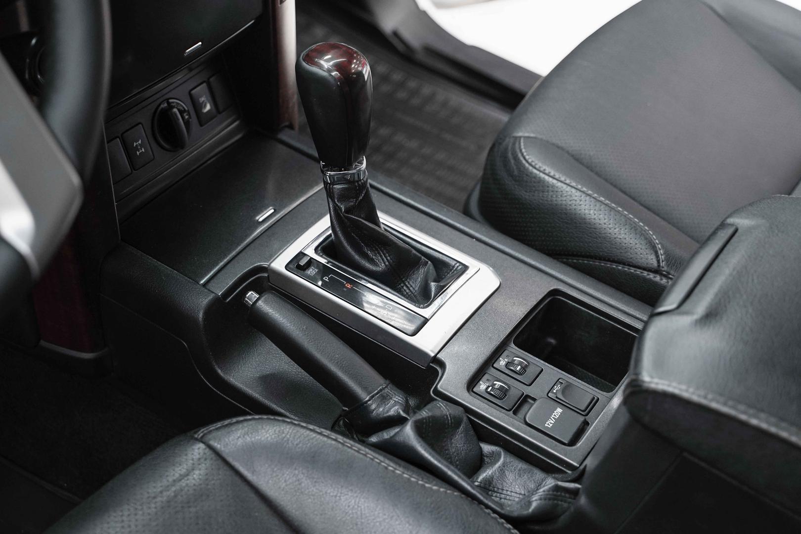 Toyota Land Cruiser Prado 2013, белый, ДЦ Орехово