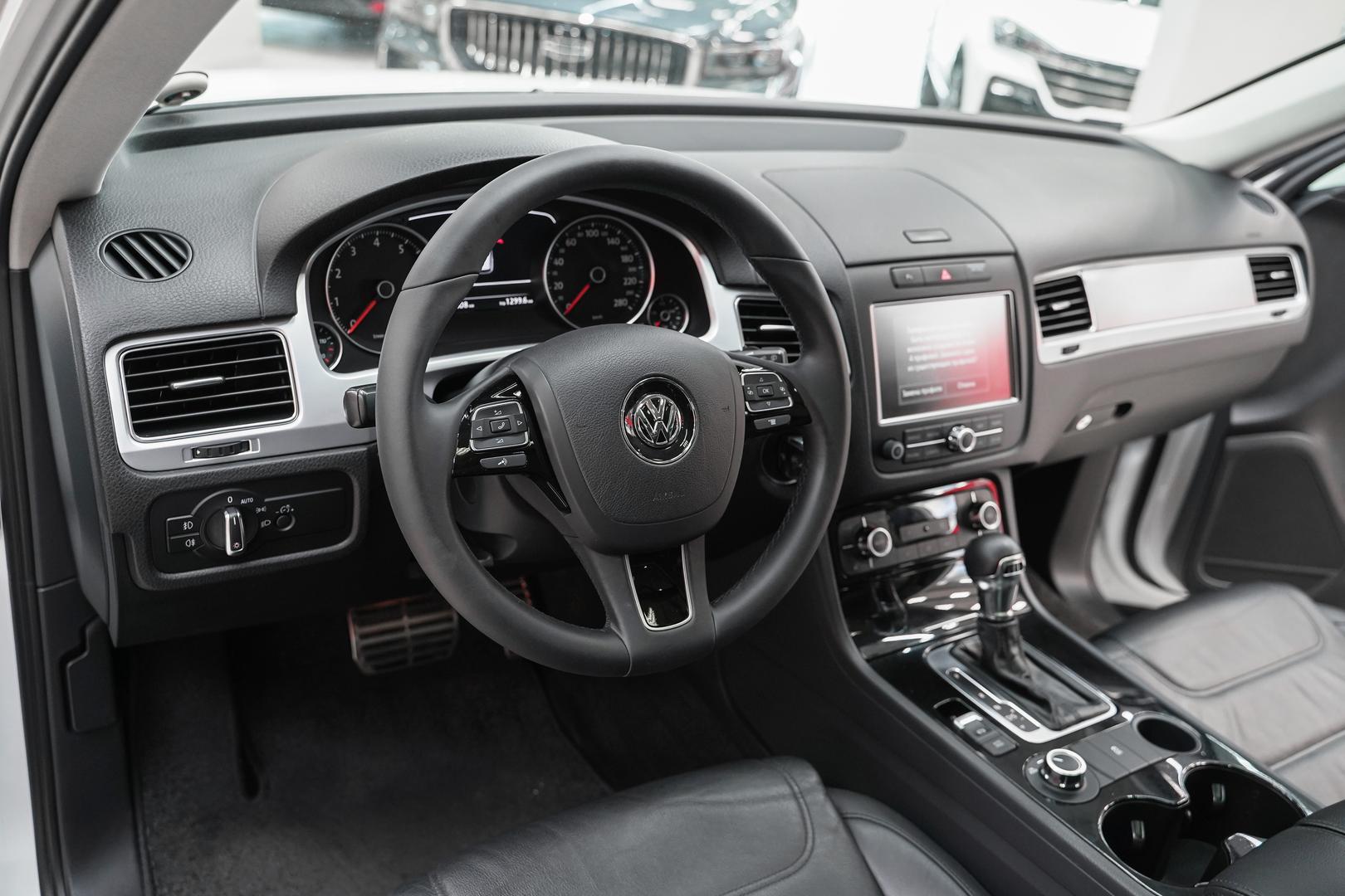 Volkswagen Touareg 2012, белый, ДЦ Орехово