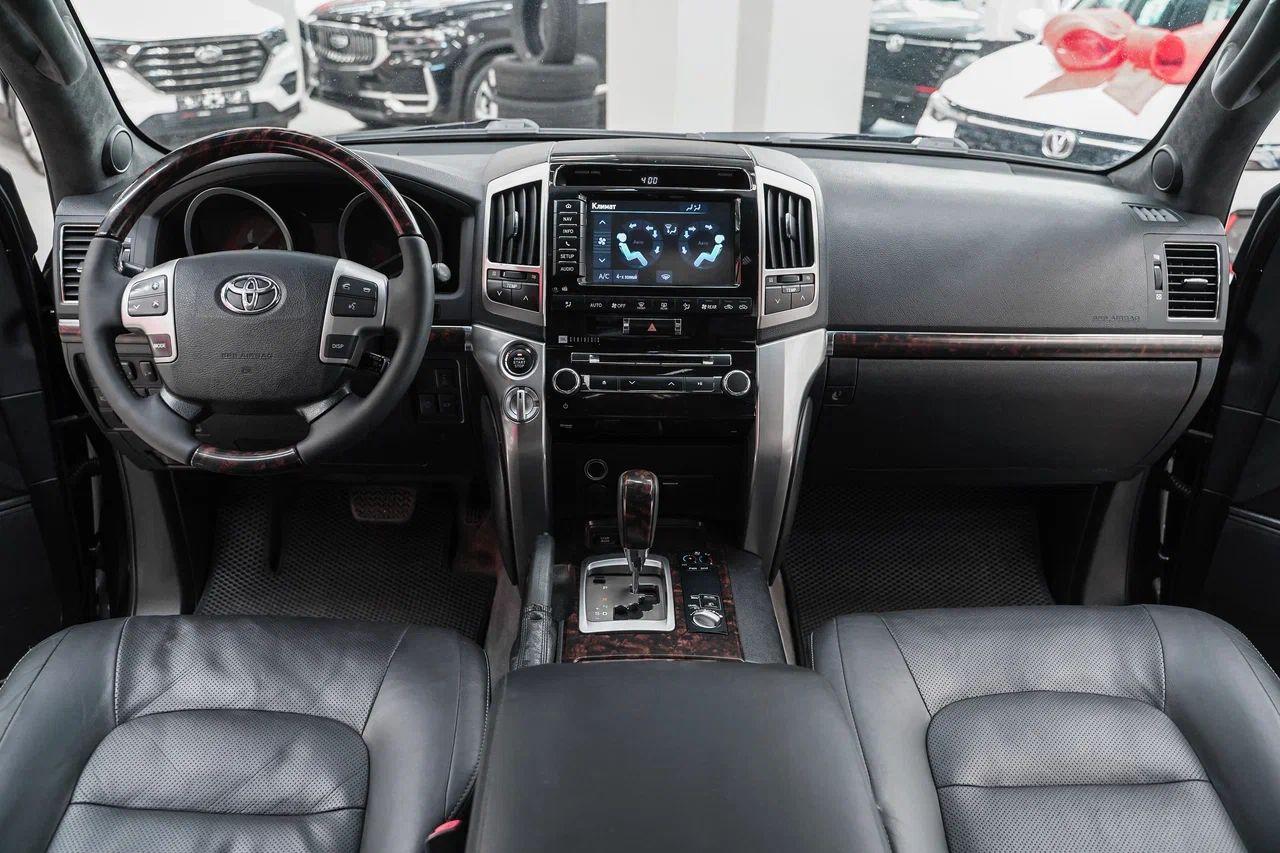 Toyota Land Cruiser 2014, черный, ДЦ Орехово