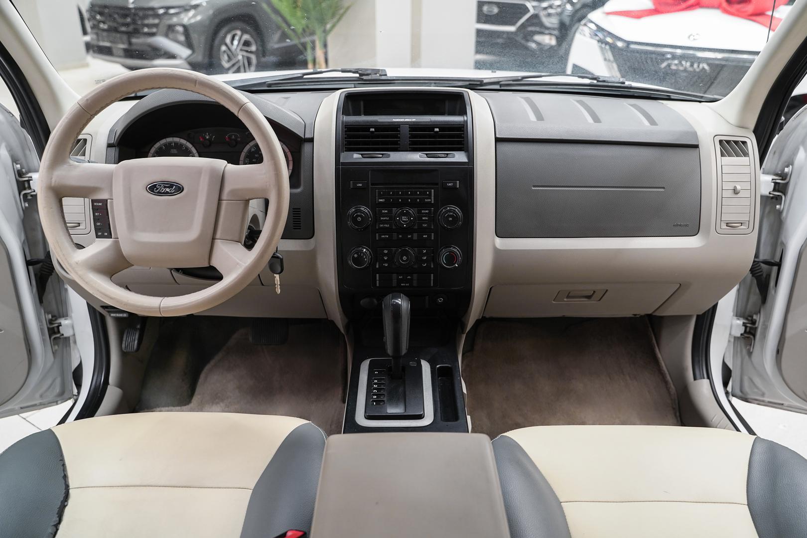 Ford Escape 2008, белый, ДЦ Орехово