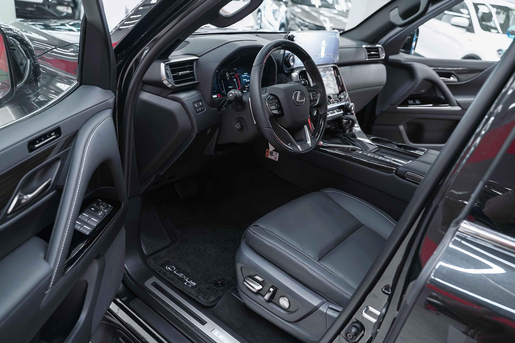 Lexus LX 2026, черный, ДЦ Орехово