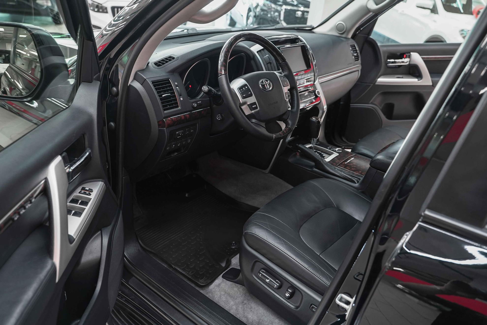 Toyota Land Cruiser 2014, черный, ДЦ Орехово