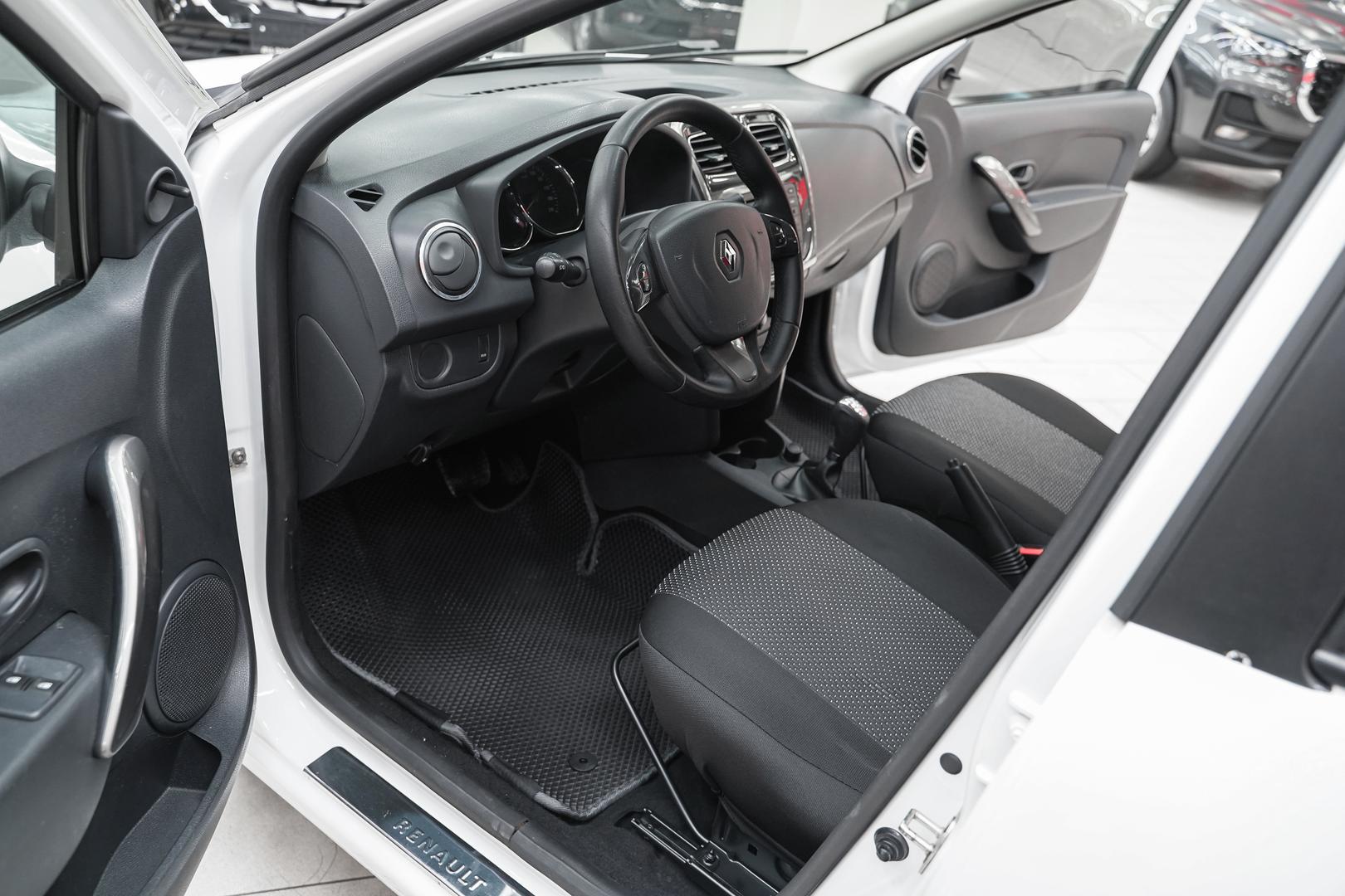 Renault Logan 2015, белый, ДЦ Орехово