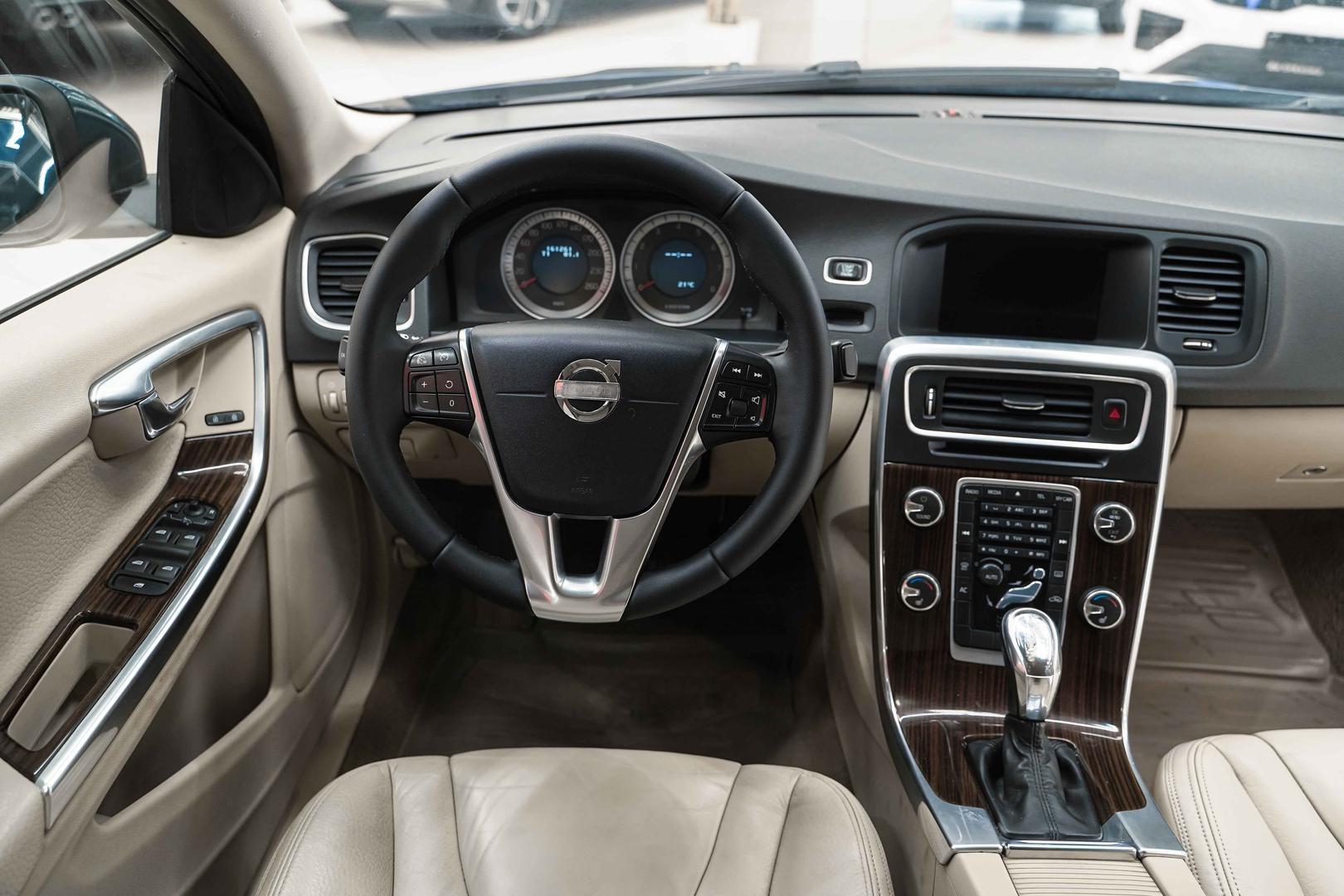 Volvo S60 2013, синий, ДЦ Орехово