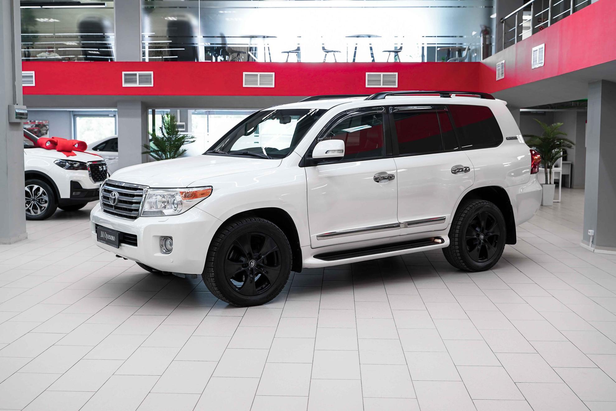 Toyota Land Cruiser 2014, белый, ДЦ Орехово