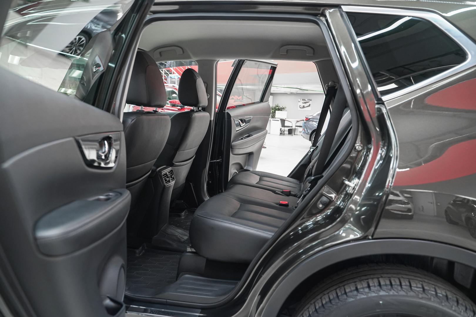 Nissan X-Trail 2018, зеленый, ДЦ Орехово