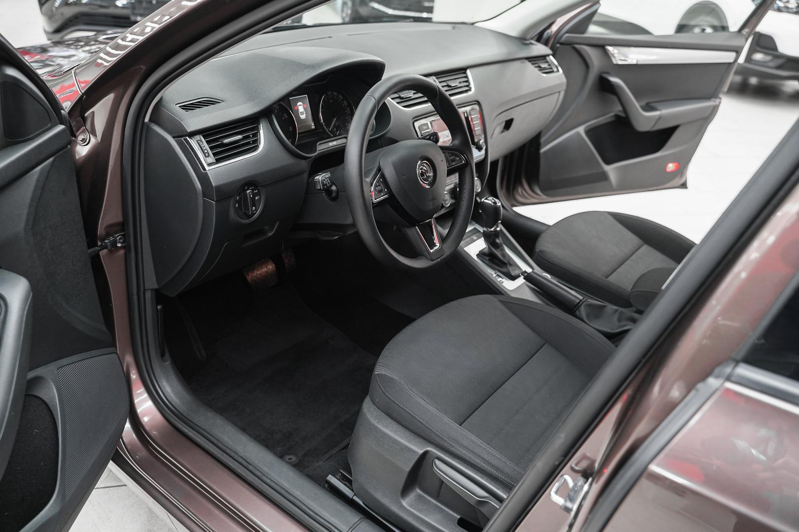 Skoda Octavia 2016, коричневый, ДЦ Орехово