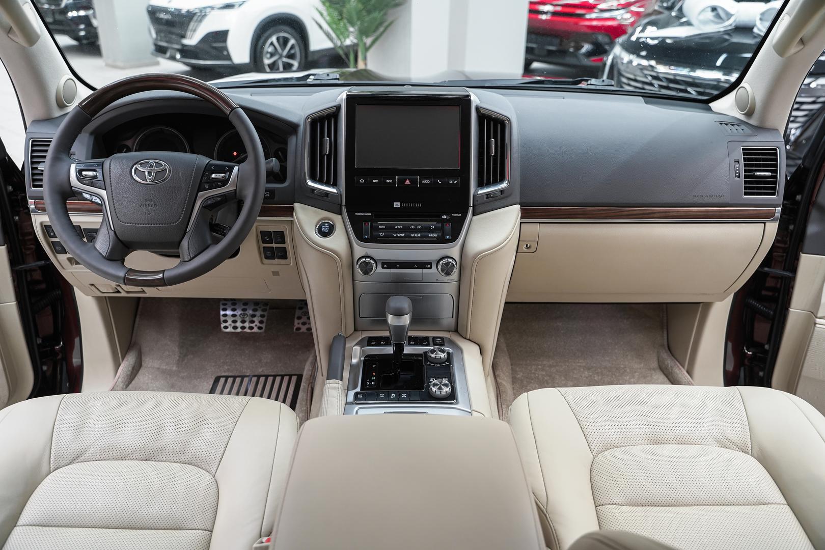Toyota Land Cruiser 2015, коричневый, ДЦ Орехово