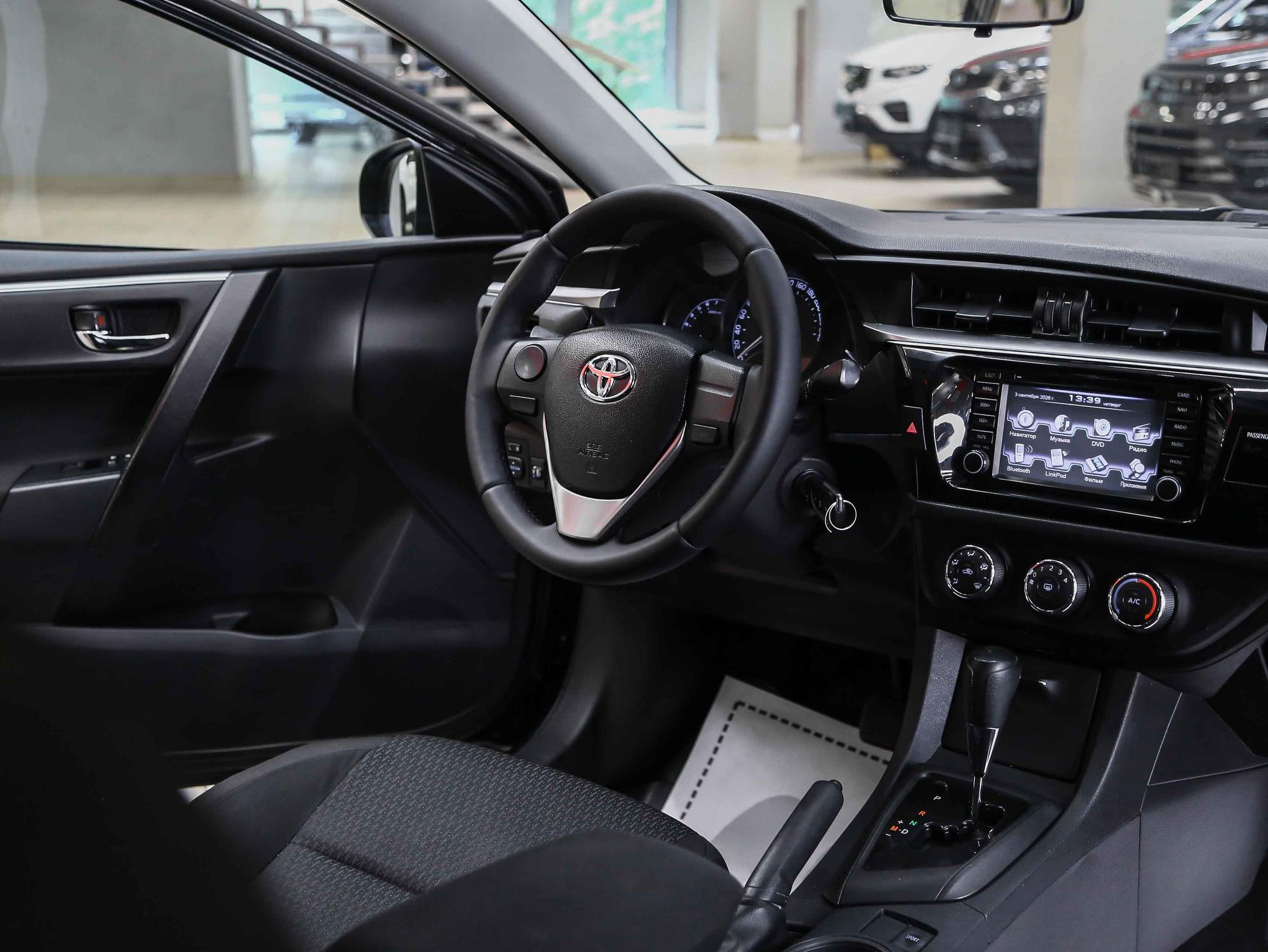 Toyota Corolla 2015, черный, ДЦ Орехово