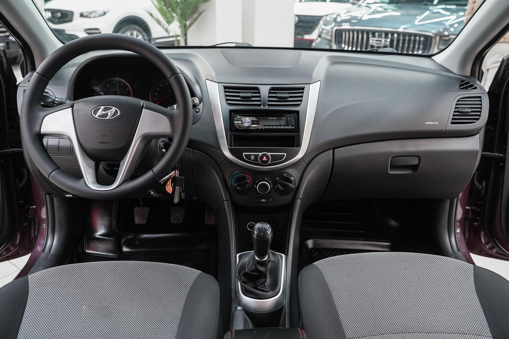 Hyundai Solaris 2013, фиолетовый, ДЦ Орехово