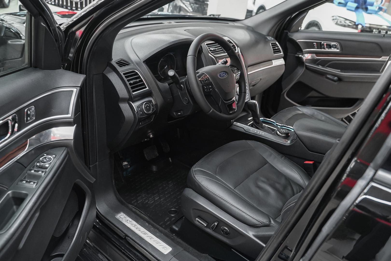 Ford Explorer 2016, черный, ДЦ Орехово