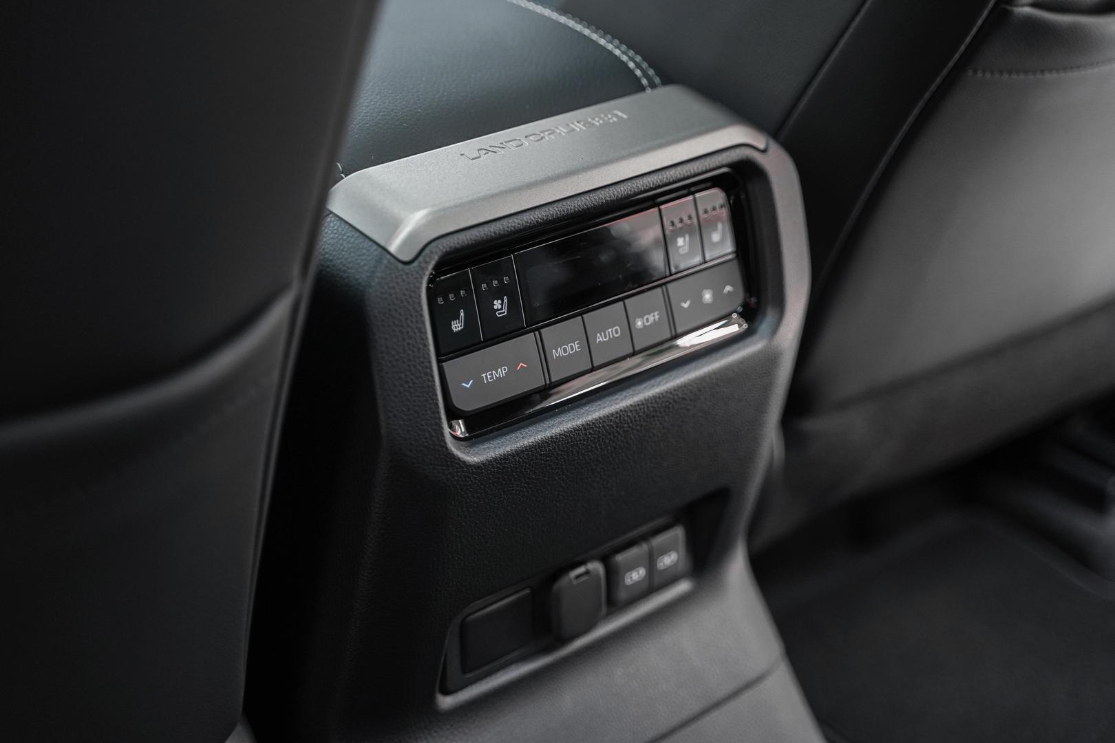 Toyota Land Cruiser Prado 2025, черный, ДЦ Орехово