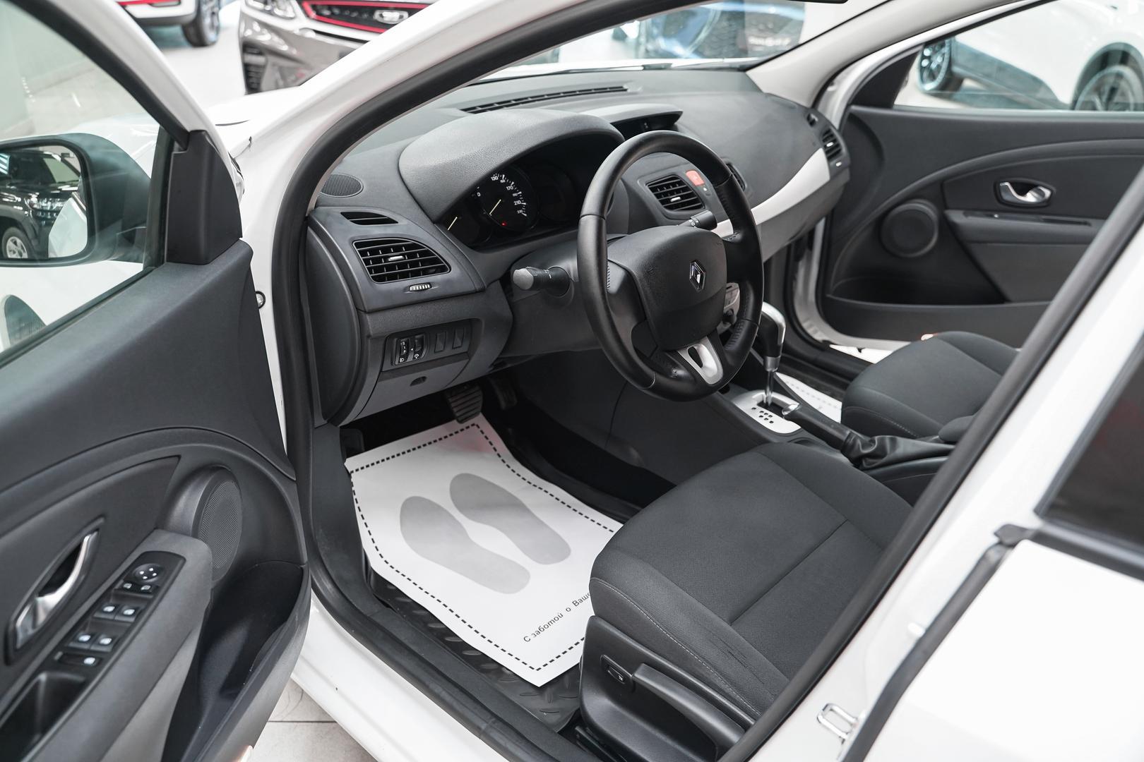 Renault Fluence 2011, белый, ДЦ Орехово
