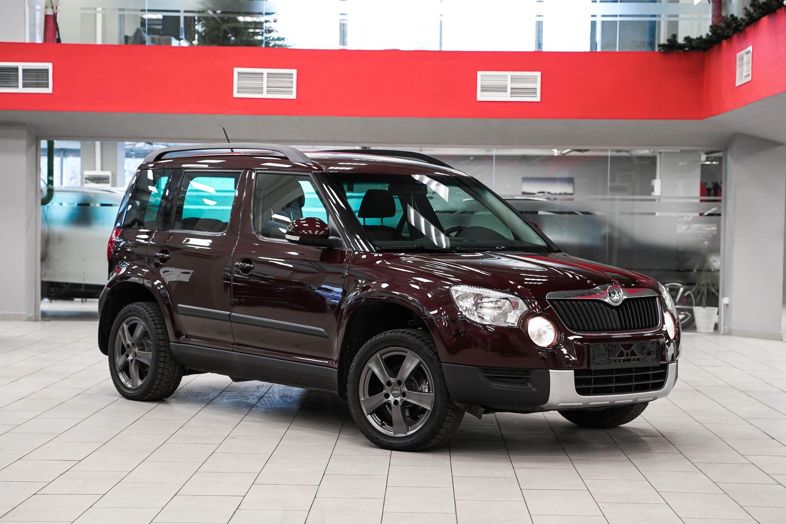 Skoda Yeti 2011, пурпурный, ДЦ Орехово