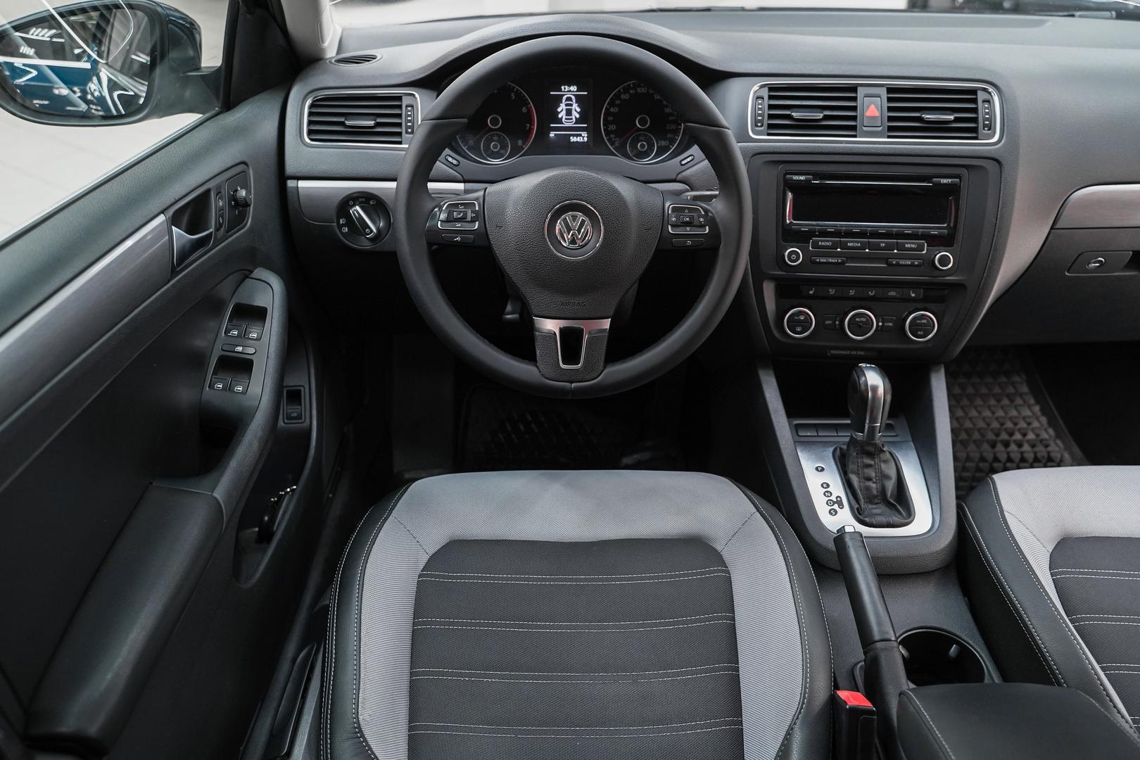 Volkswagen Jetta 2012, синий, ДЦ Орехово