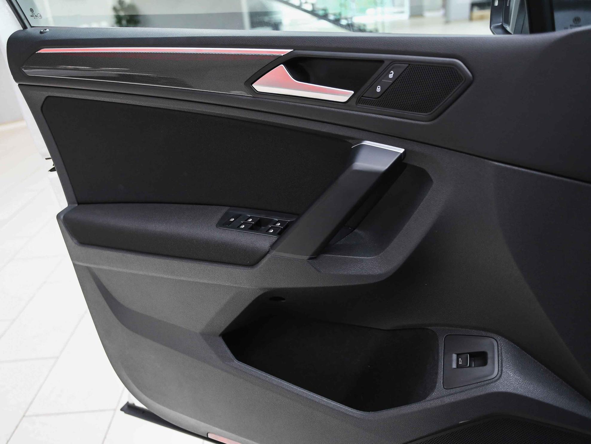 Volkswagen Tiguan 2019, белый, ДЦ Орехово