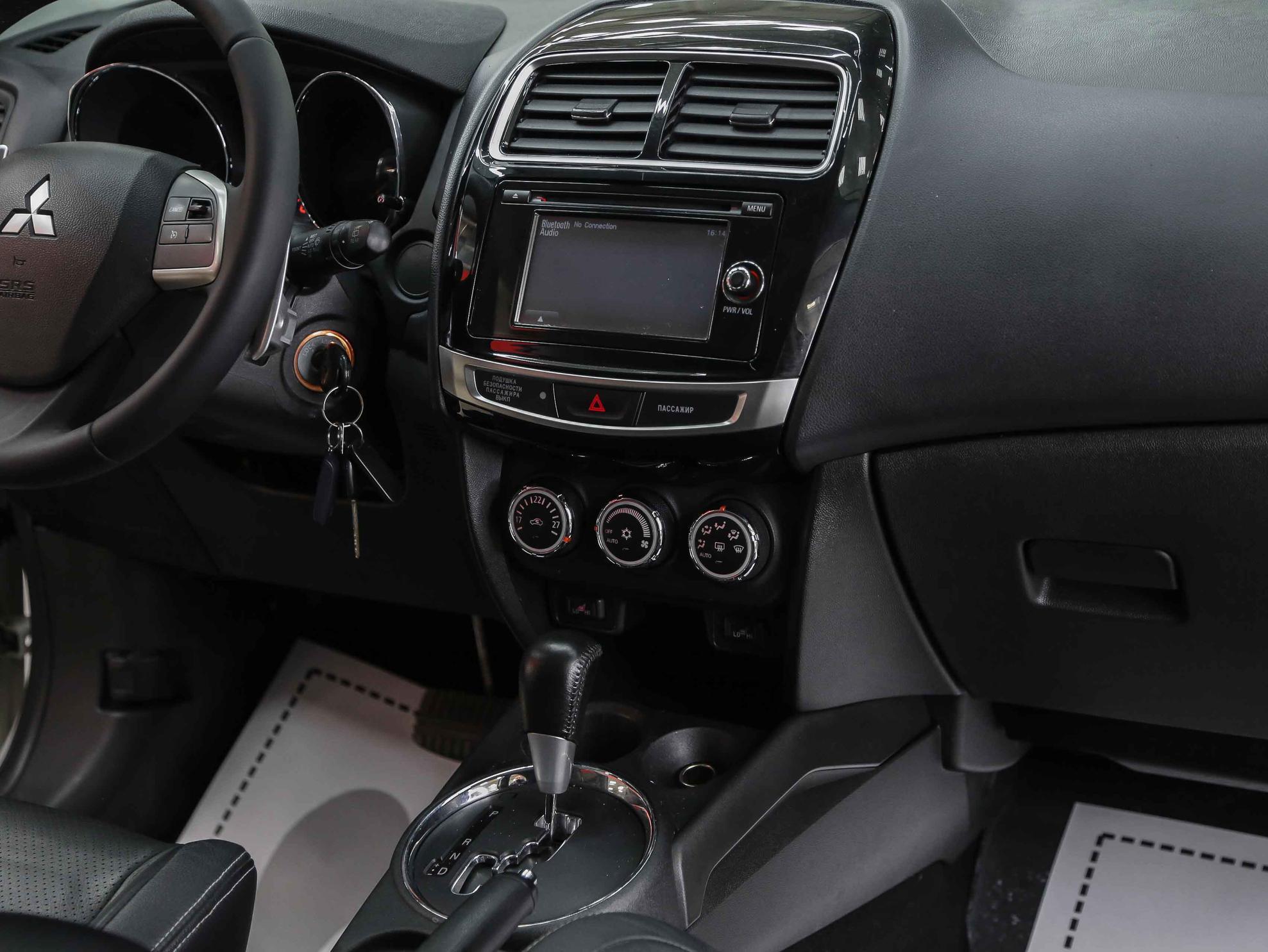 Mitsubishi ASX 2014, белый, ДЦ Орехово