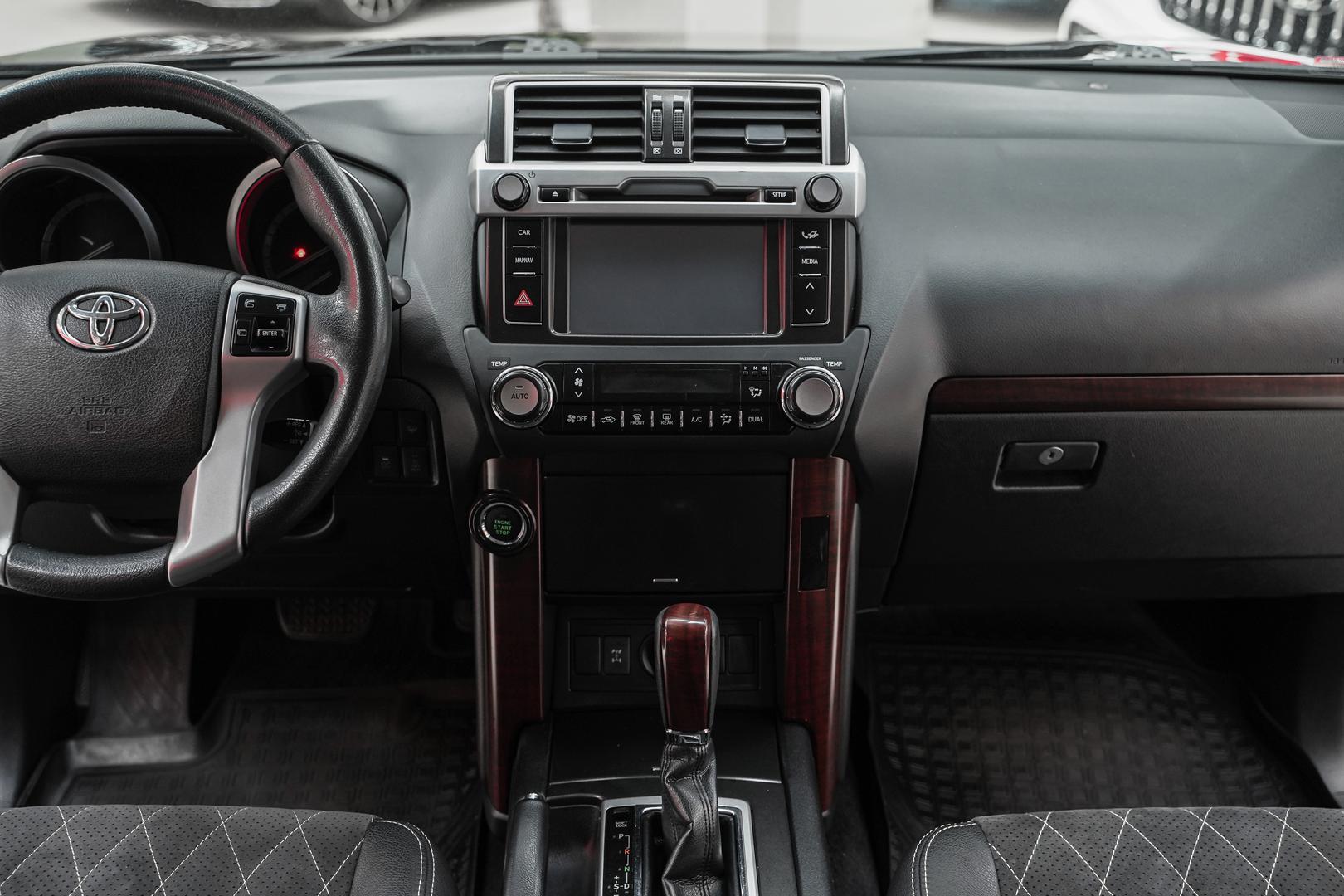 Toyota Land Cruiser Prado 2015, черный, ДЦ Орехово