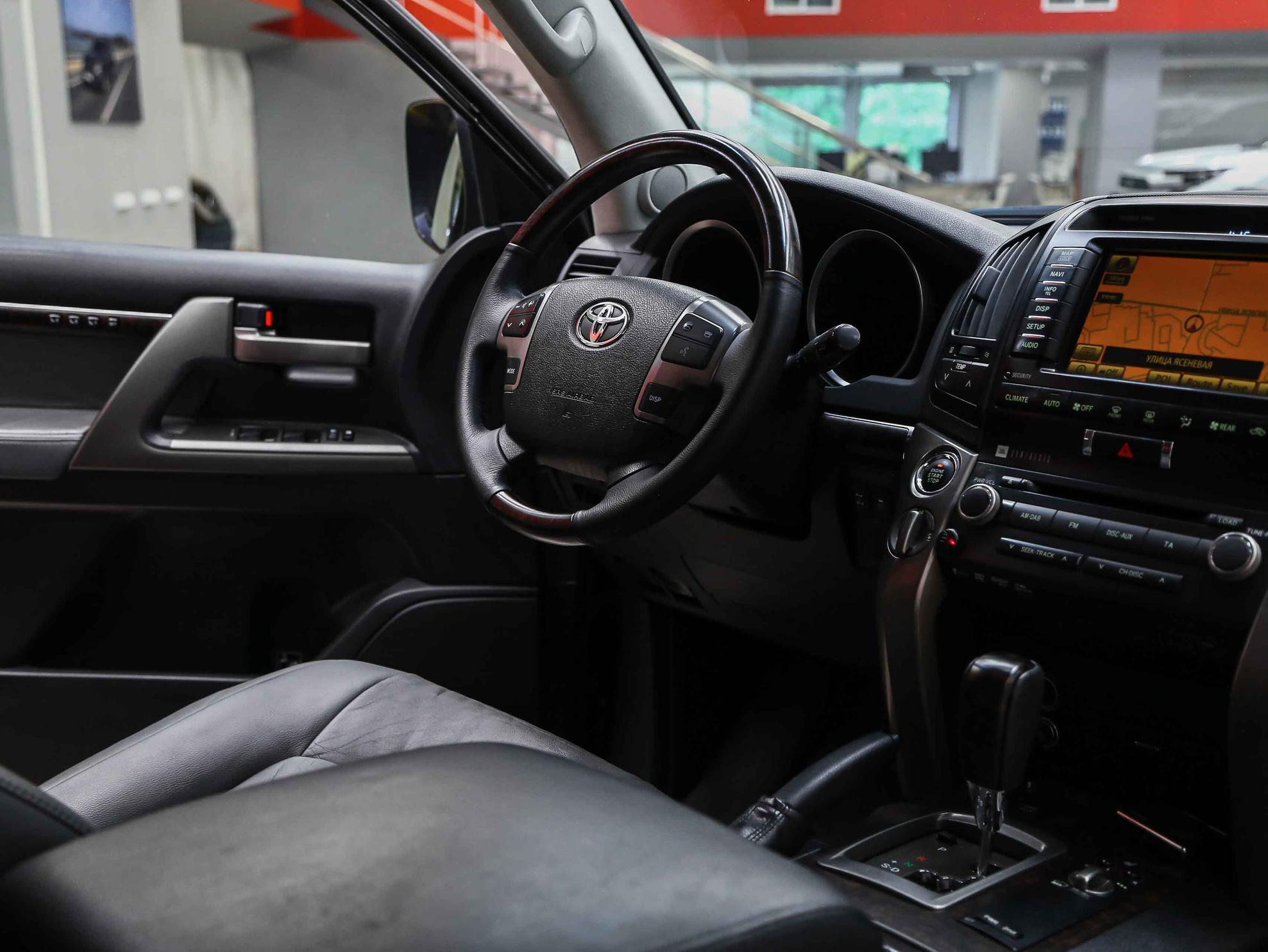 Toyota Land Cruiser 2010, черный, ДЦ Орехово