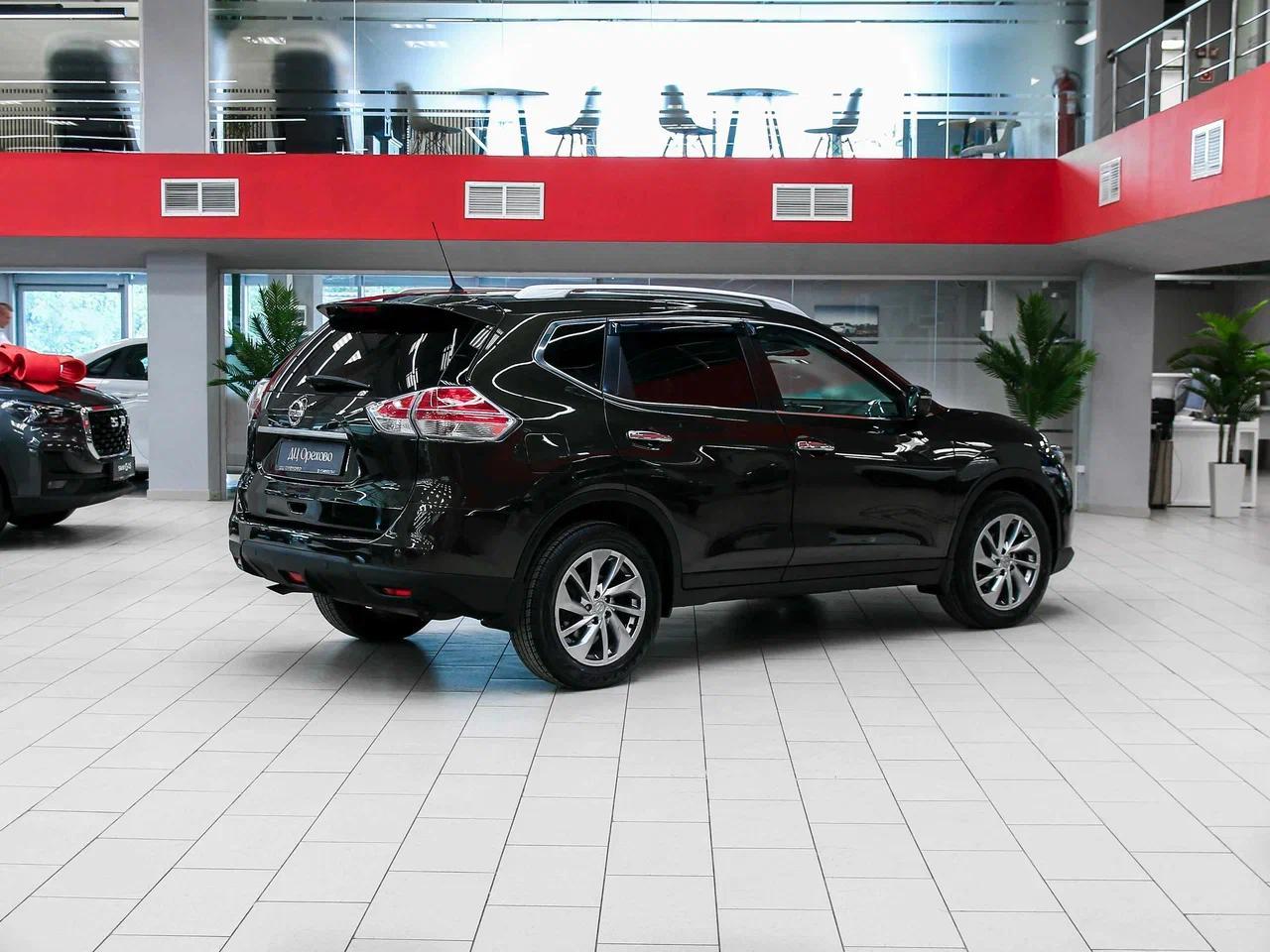 Nissan X-Trail 2015, зеленый, ДЦ Орехово