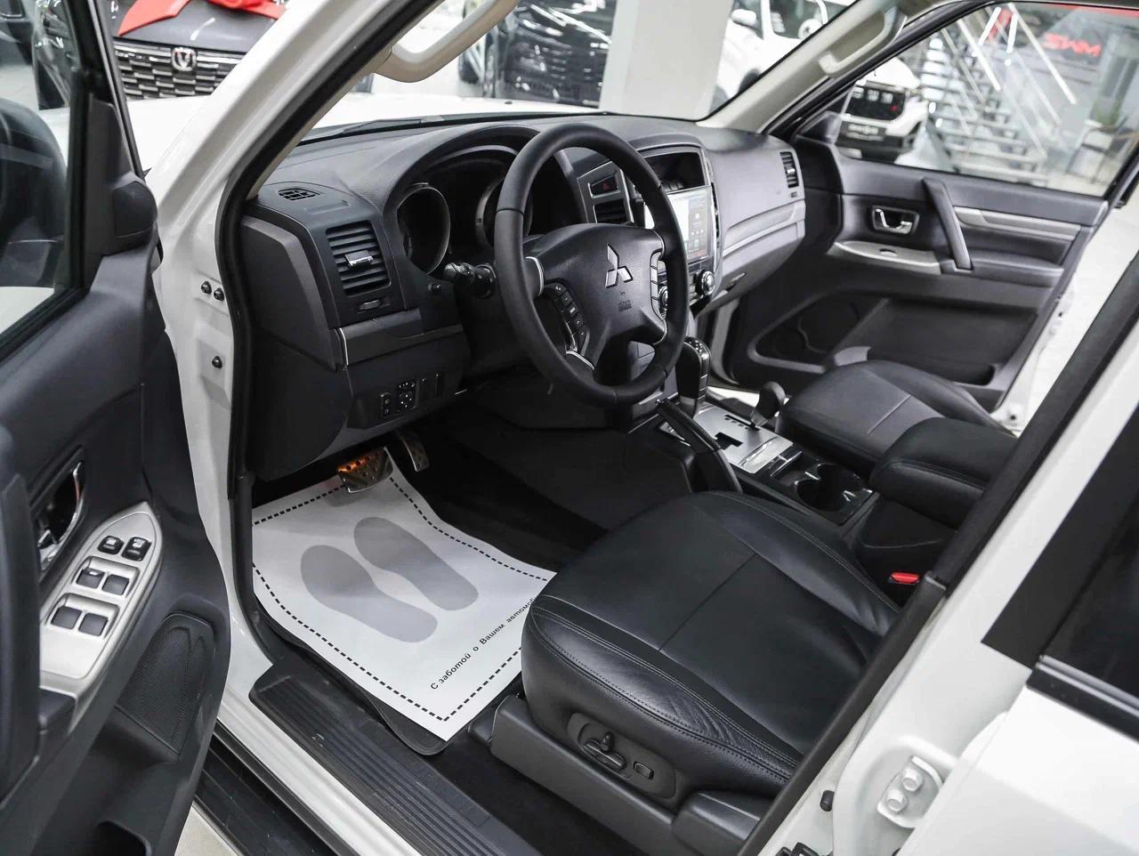 Mitsubishi Pajero 2018, белый, ДЦ Орехово