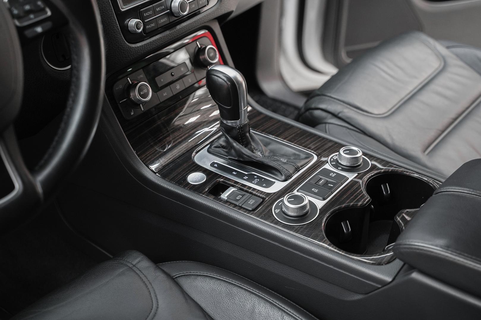 Volkswagen Touareg 2014, белый, ДЦ Орехово