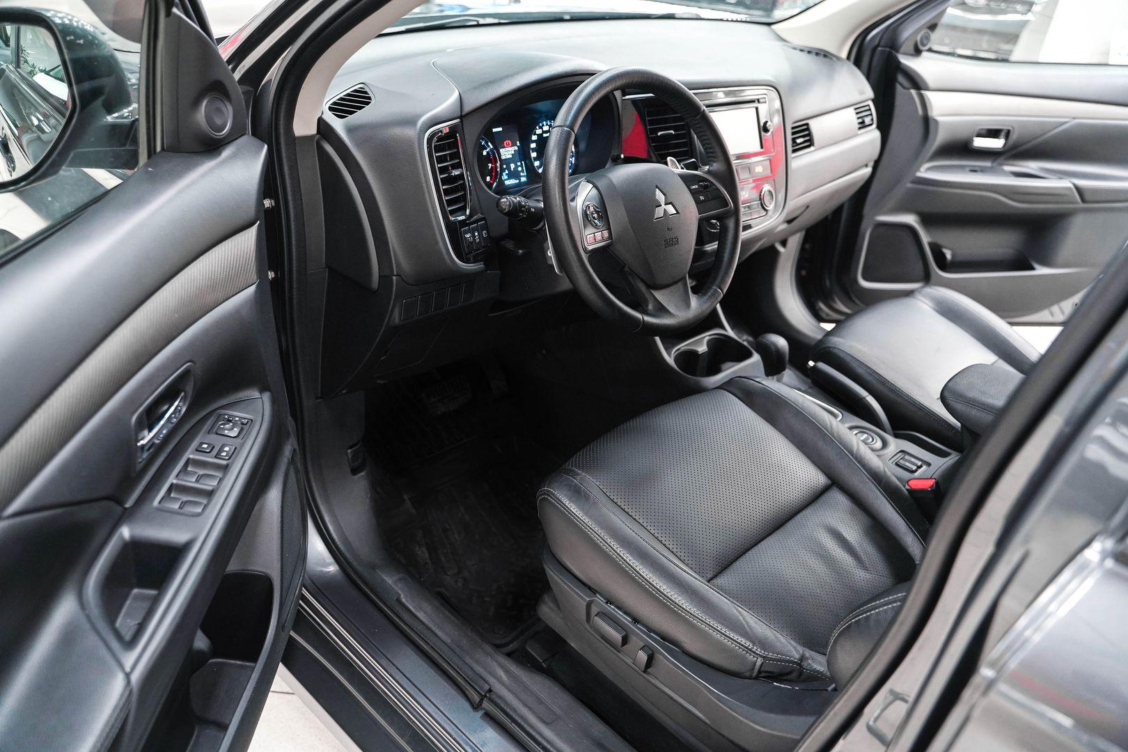 Mitsubishi Outlander 2013, серый, ДЦ Орехово