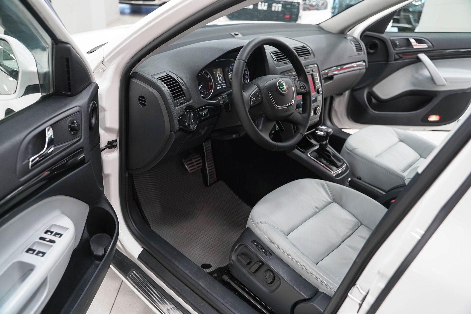 Skoda Octavia 2012, белый, ДЦ Орехово
