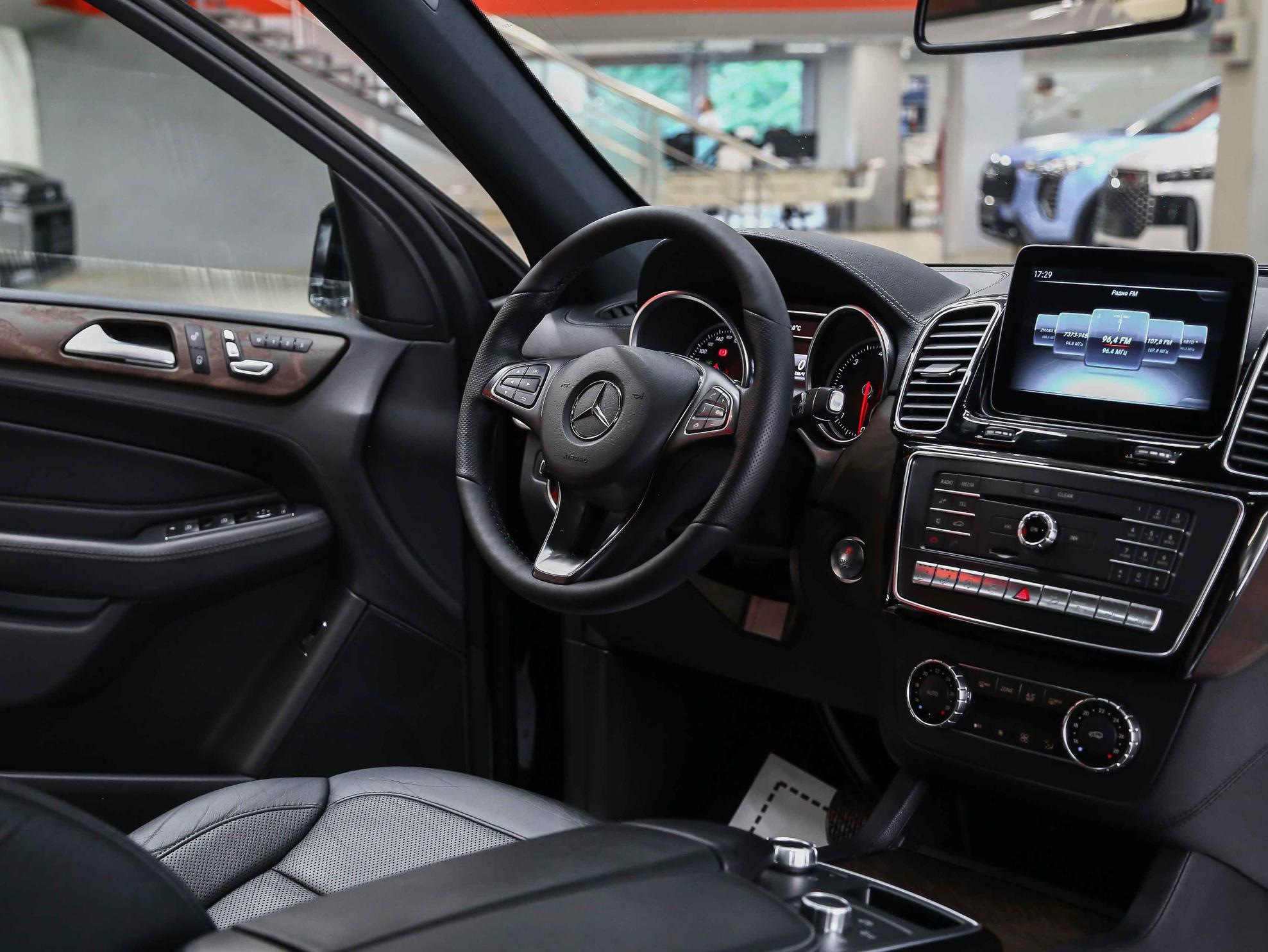 Mercedes-Benz GLE 2017, черный, ДЦ Орехово