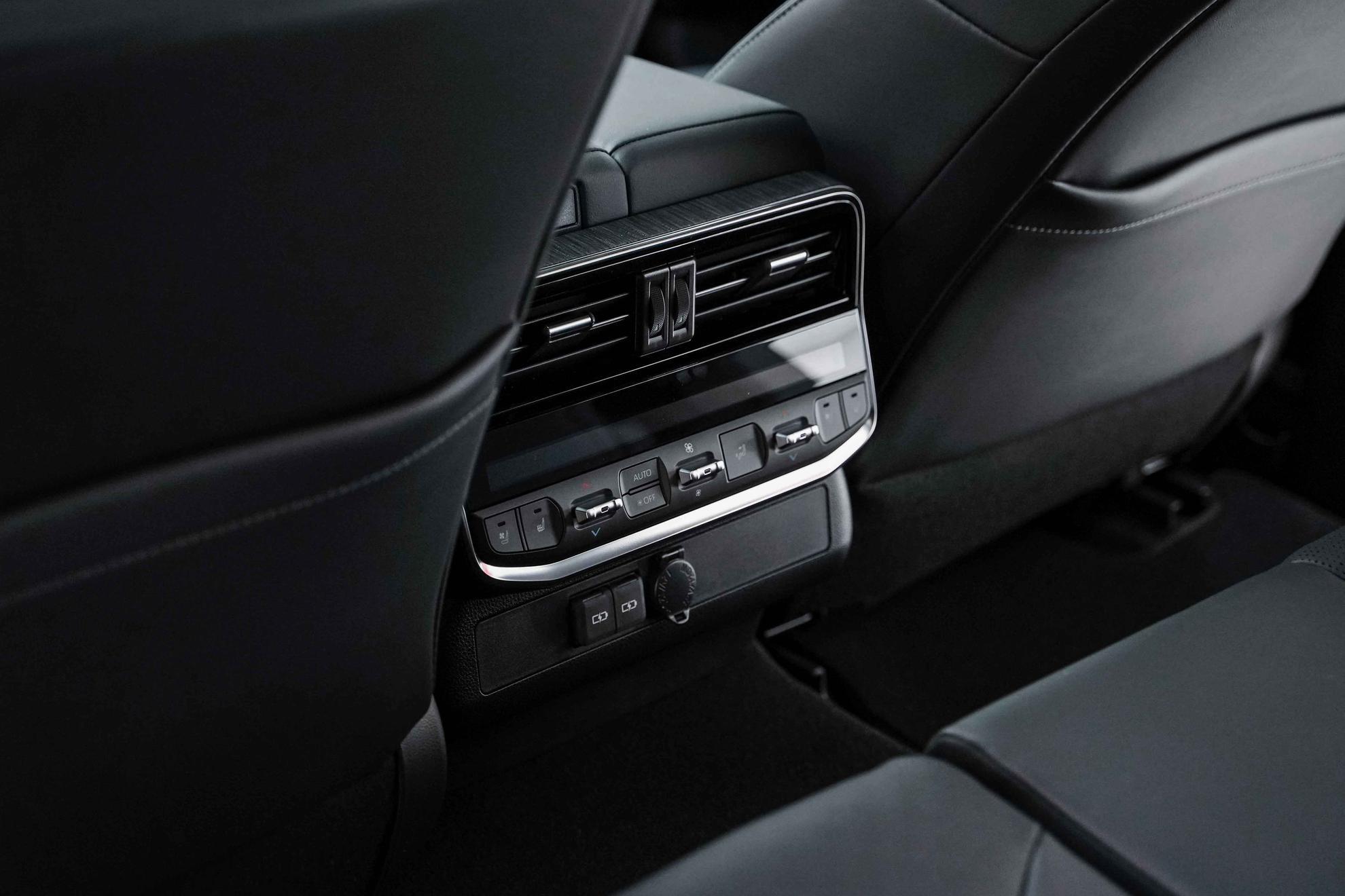 Toyota Land Cruiser 2026, черный, ДЦ Орехово