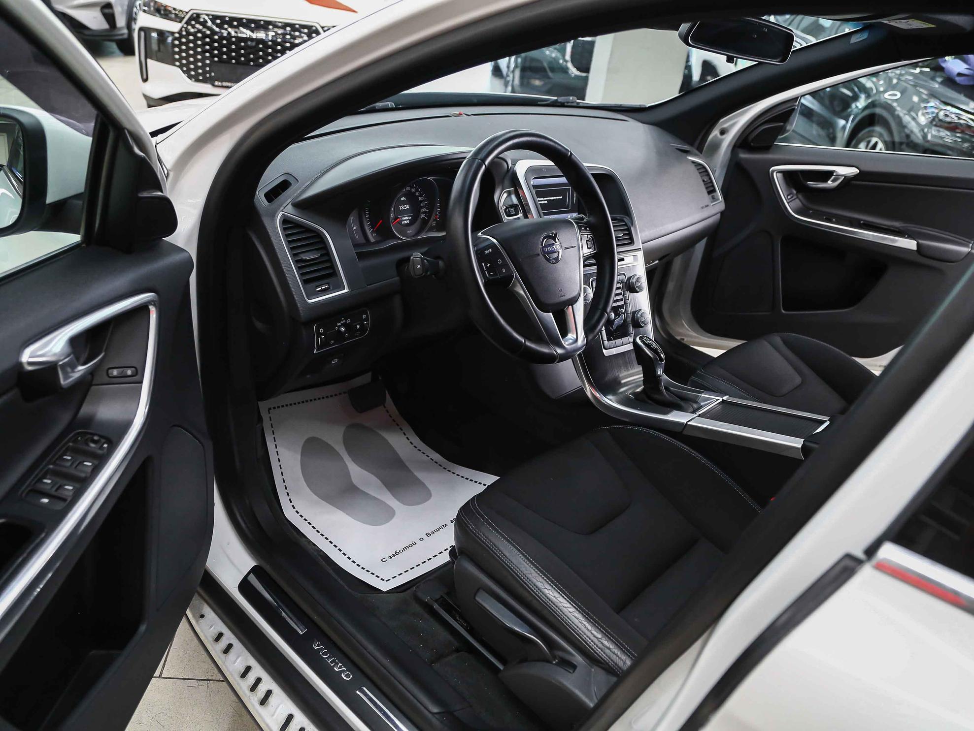 Volvo XC60 2015, белый, ДЦ Орехово