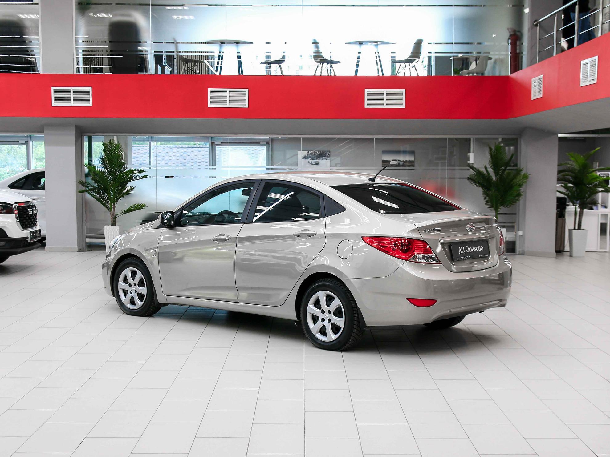 Hyundai Solaris 2013, бежевый, ДЦ Орехово