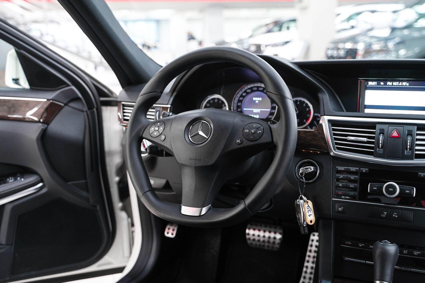 Mercedes-Benz E-Класс 2011, белый, ДЦ Орехово