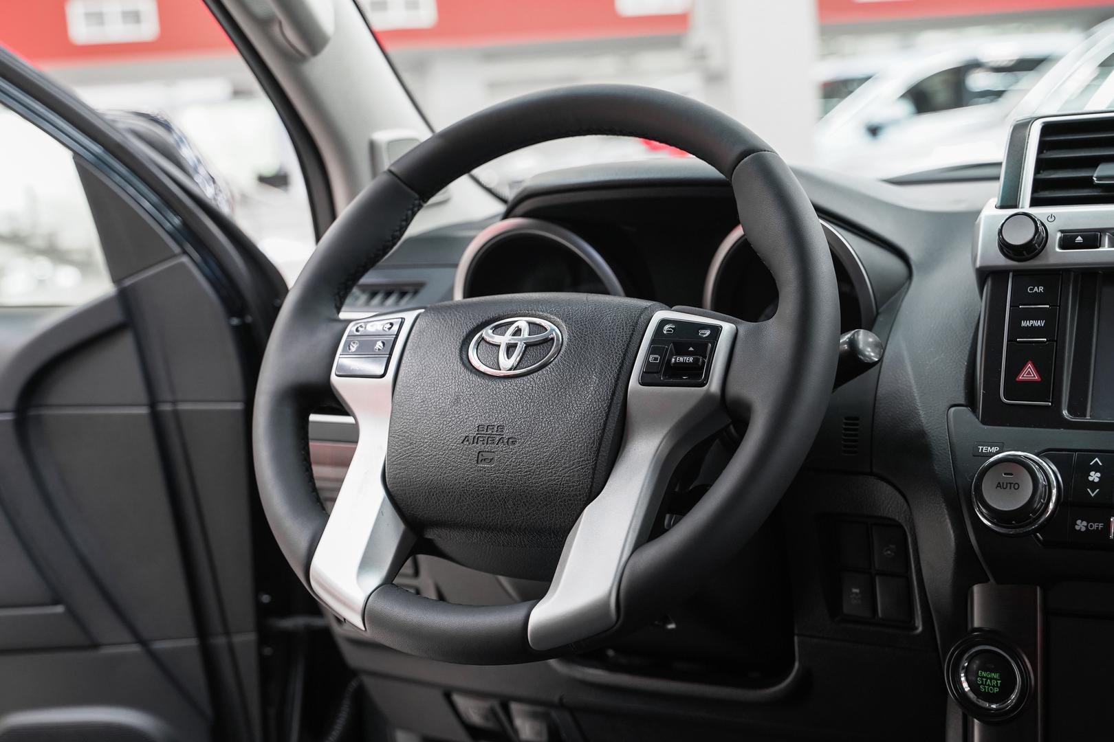 Toyota Land Cruiser Prado 2014, серый, ДЦ Орехово
