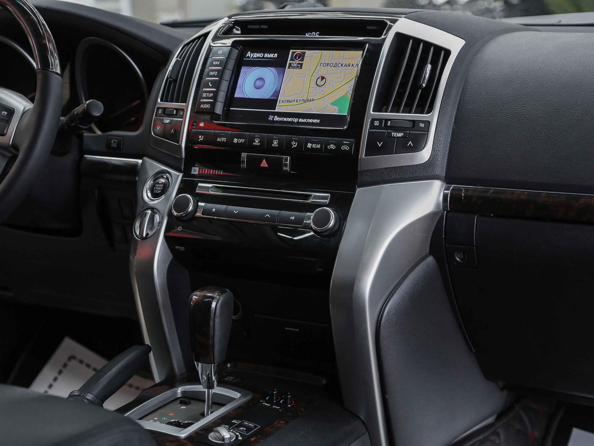 Toyota Land Cruiser 2013, белый, ДЦ Орехово