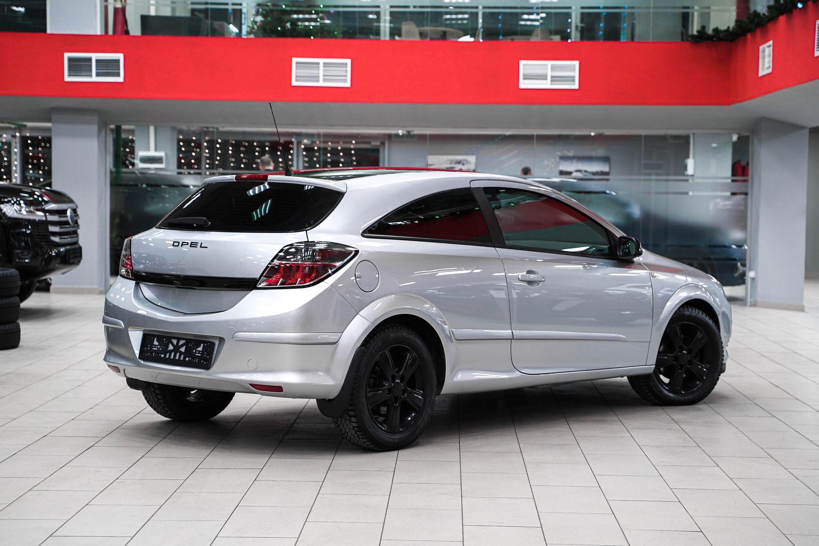 Opel Astra 2008, серебряный, ДЦ Орехово