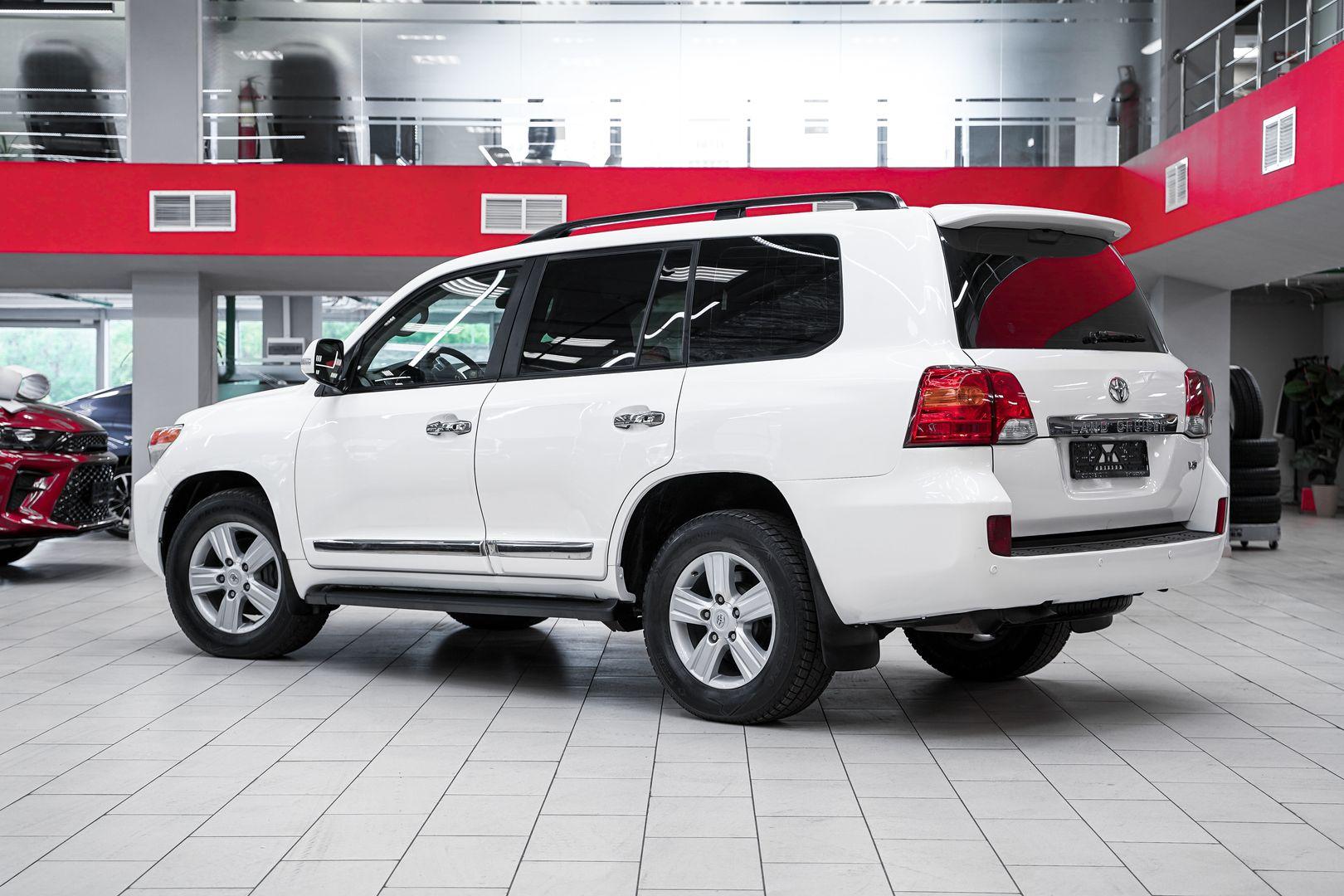 Toyota Land Cruiser 2012, белый, ДЦ Орехово