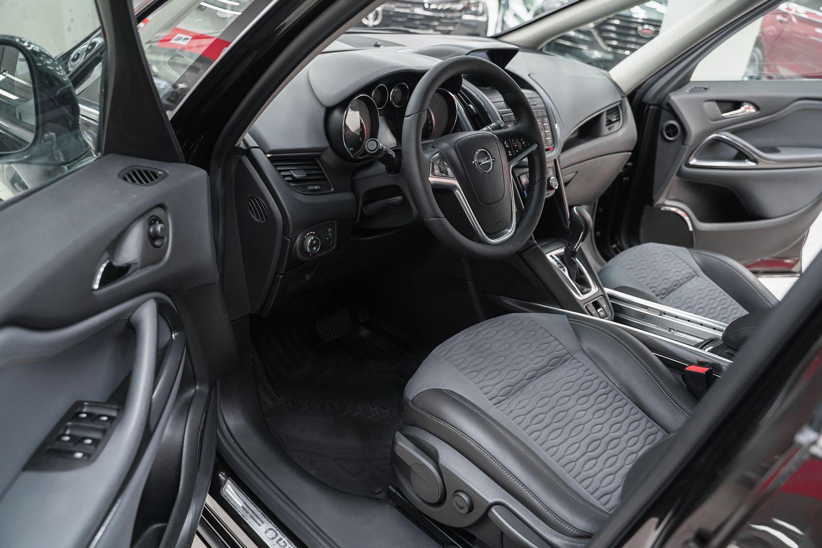 Opel Zafira 2013, коричневый, ДЦ Орехово