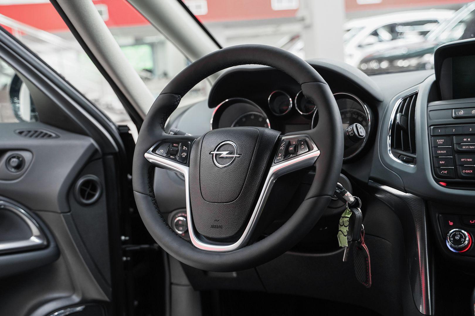 Opel Zafira 2013, коричневый, ДЦ Орехово