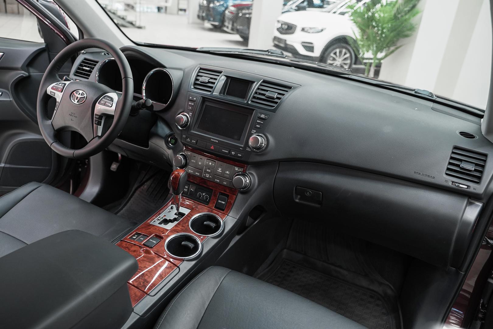 Toyota Highlander 2012, пурпурный, ДЦ Орехово